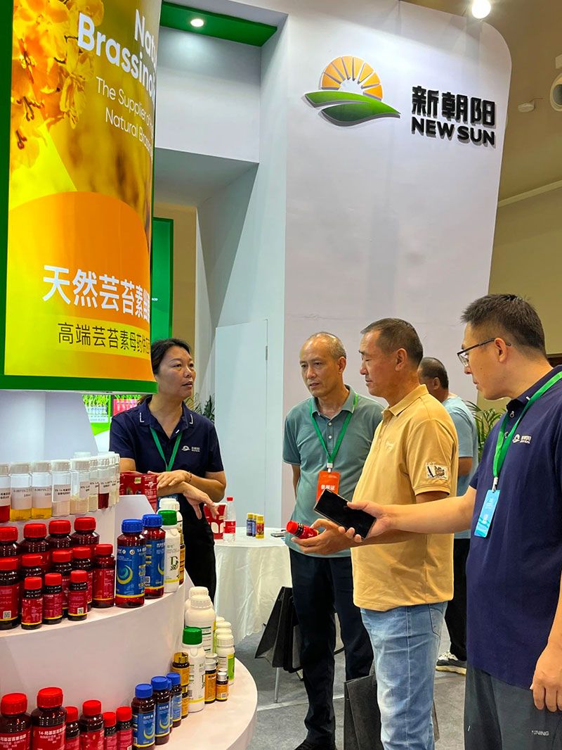 新朝陽(yáng)綠色生物科技亮相西部植?！半p交會(huì)”與第八屆綠色農(nóng)藥博覽會(huì)